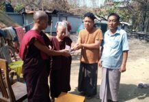 রোয়াংছড়িতে অগ্নিকাণ্ডে ক্ষতিগ্রস্ত চার পরিবারের পাশে জেতবন বৌদ্ধ বিহার